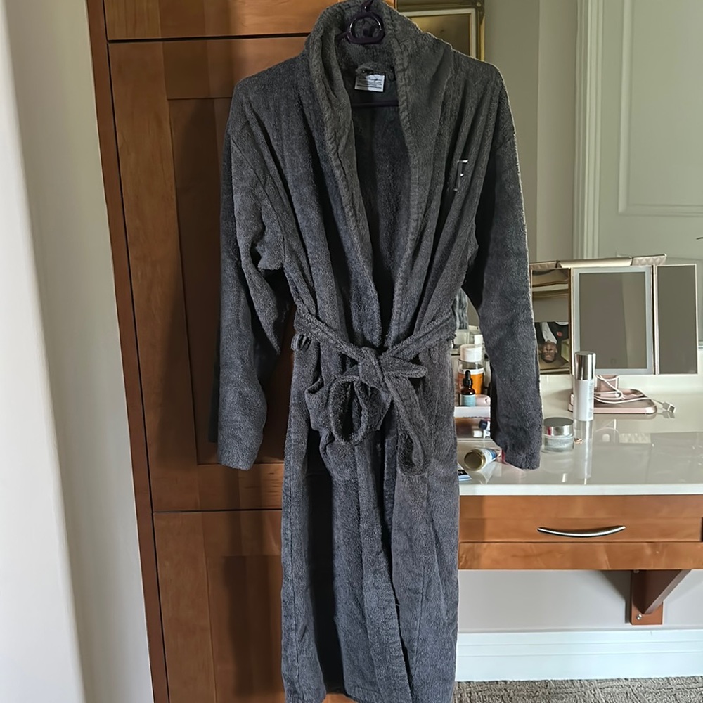 Grey Bathrobe. Great condition. Never Used.